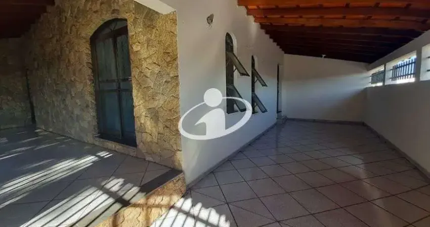 Casa com 3 quartos para alugar no Martins, Uberlândia
