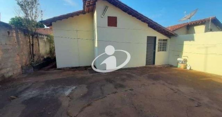 Casa com 3 quartos para alugar no Jardim Holanda, Uberlândia 