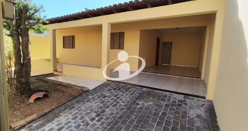 Casa com 3 quartos para alugar no Santa Mônica, Uberlândia