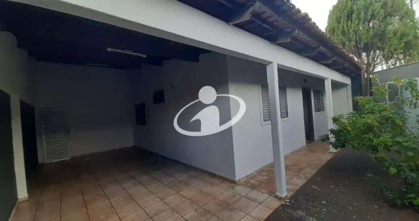 Casa com 3 quartos para alugar no Planalto, Uberlândia 
