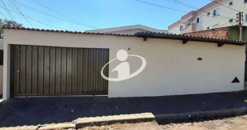 Casa com 3 quartos para alugar no Santa Mônica, Uberlândia 