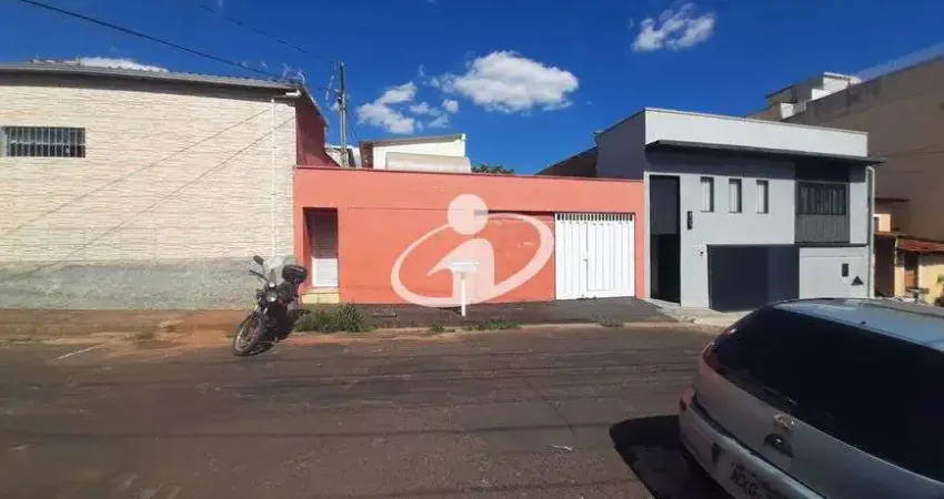 Casa com 2 quartos para alugar no Fundinho, Uberlândia