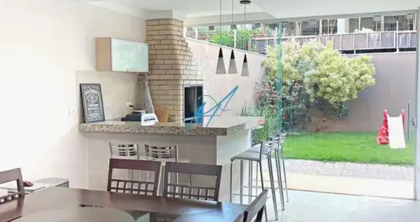 Sobrado à venda em Maringá, Zona 07, com 3 suítes, com 250 m²