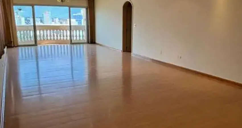 Apartamento muito amplo, andar alto, completo de armários com linda vista panorâmica