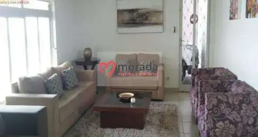 Casa com espaços amplos, com ótima localização, no centro