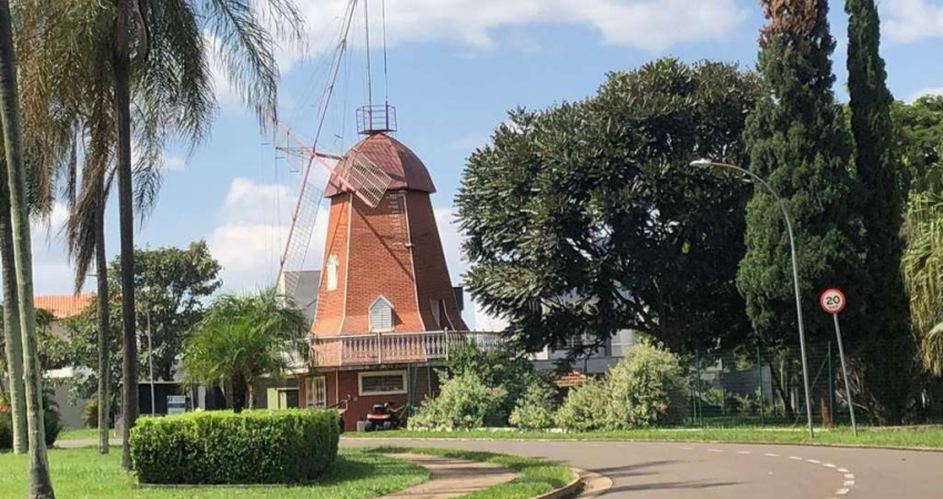 Terreno Plano, com excelente localização, num residencial muito charmoso. Bairro: Conceição