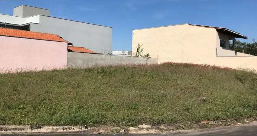 Terreno plano, esquina, com excelente localização no bairro Campestre