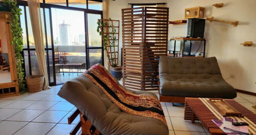 Apartamento enorme, próximo ao Fórum, pronto para mudança imediata.