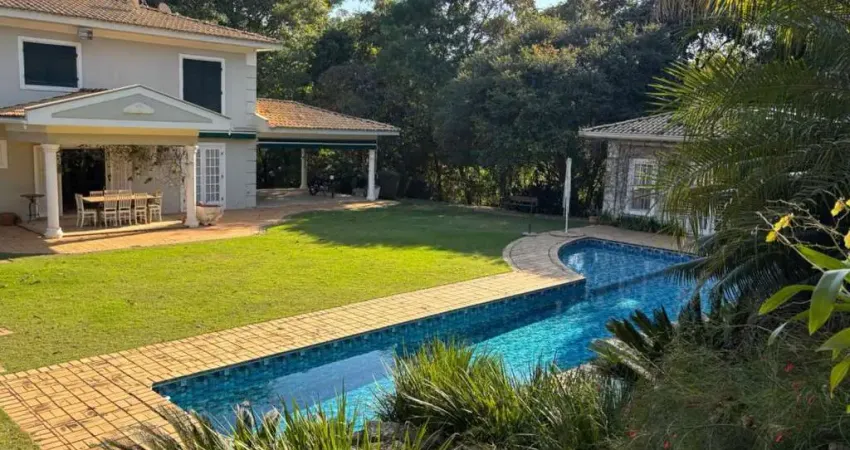 Casa espetacular, com 5 dormitórios, jardim e piscina aquecida