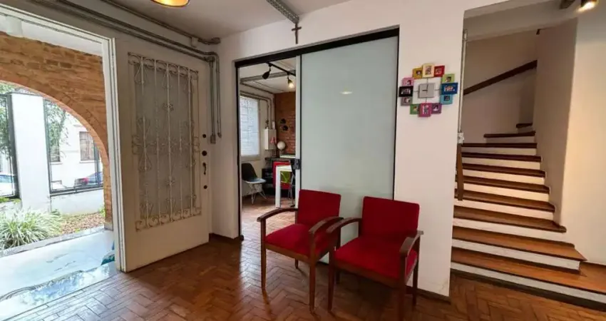 Imóvel muito charmoso, com forte vocação comercial, no centro