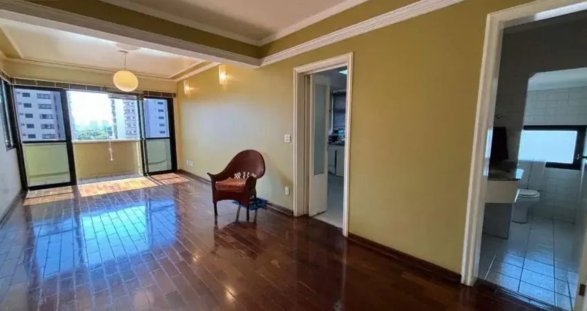 Apartamento duplex, com espaços amplos, completo de armários, no centro