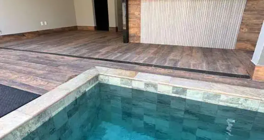 Imóvel novo. são 3 suítes e com piscina, em condomínio fechado. bairro: ondinhas