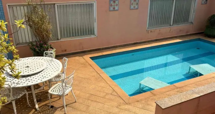 Cobertura com espaços muito generosos e linda vista panorâmica da rua do porto. bairro: centro