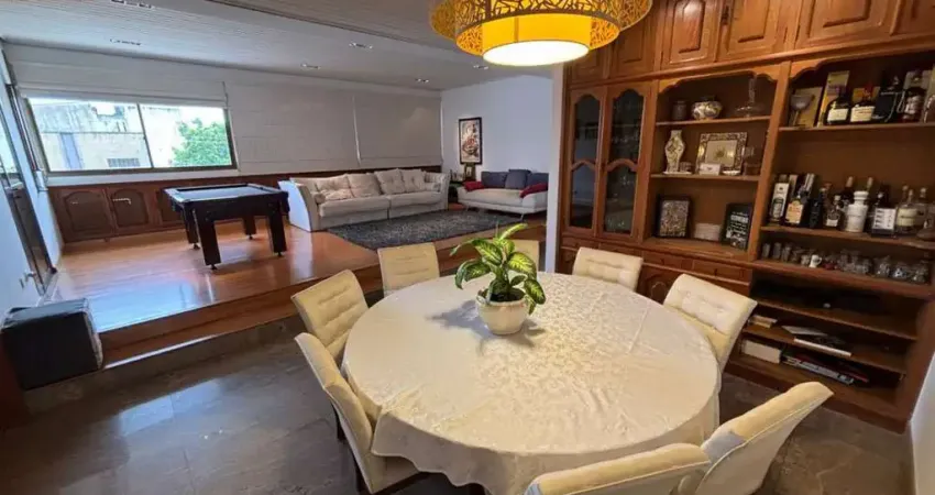 Apartamento amplo, confortável, com localização privilegiada no bairro alto, pronto para morar.