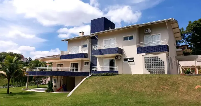 Casa  à venda com 5 quartos, sendo 5 suítes,  no condomínio vila hípica i, vinhedo - sp