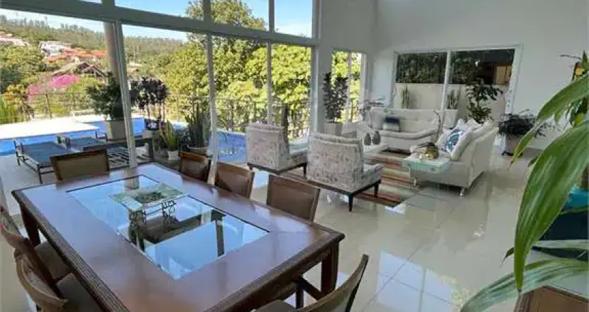 Casa  à venda com 6 quartos, sendo 4 suítes,  no condomínio estância marambaia, vinhedo - sp