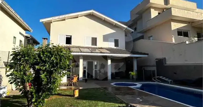 Casa à venda com 3 quartos, sendo 1 suíte, no condomínio loteamento recanto dos paturis, vinhedo - sp