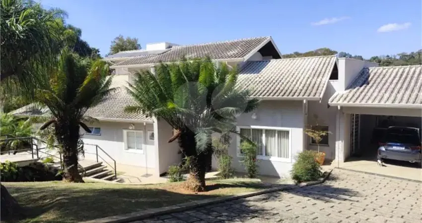 Casa à venda com 4 quartos, sendo 4 suítes,  em condomínio marambaia, vinhedo - sp