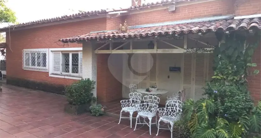 Casa à venda ou para alugar com 4 quartos, sendo 1 suíte,  no centro, vinhedo - sp