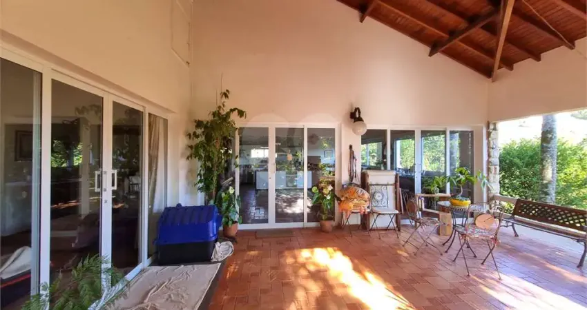 Casa  à venda com 2 quartos, sendo 1 suíte,  no condomínio vale da santa fé, vinhedo - sp