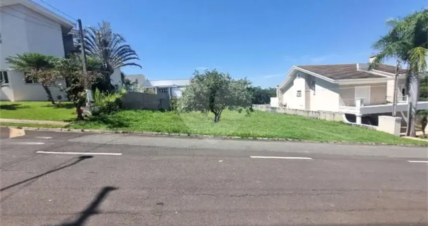 Terreno à venda com 1 quarto, sendo 1 suíte, no condomínio portal do lago, valinhos - sp