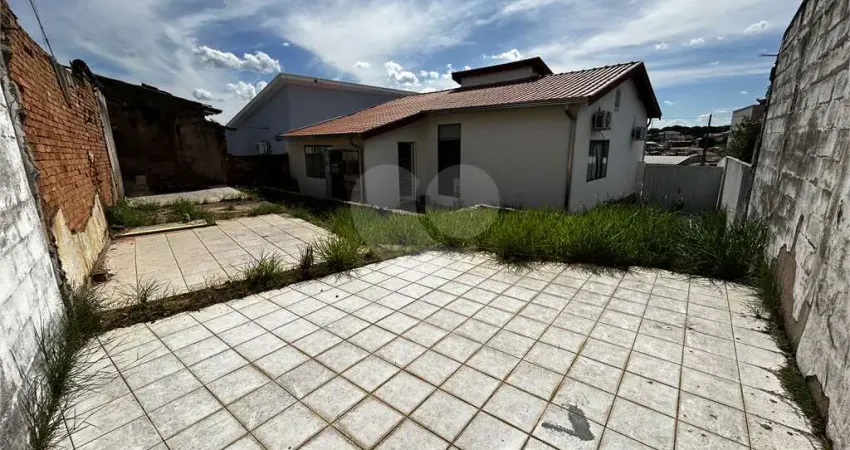 Casa à venda na Rua Vinte e Quatro de Outubro, Centro, Vinhedo