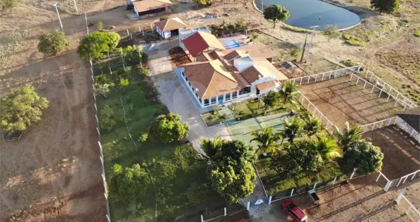 Fazenda à venda com 6 quartos, sendo 1 suíte,  no centro, capitão enéas - mg