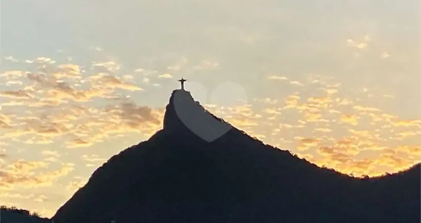Apartamento à venda com 4 quartos, sendo 3 suítes, no condomínio do edifício central park, rio de janeiro - rj