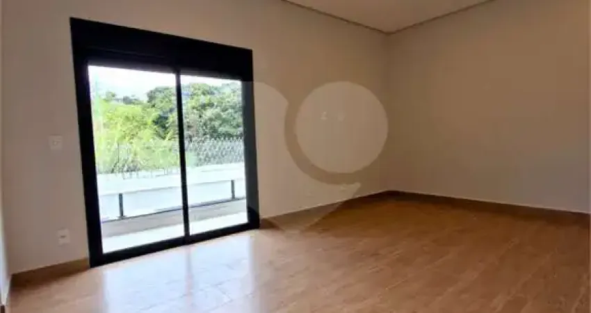 Casa à venda com 4 quartos, sendo 3 suítes, no condomínio portal do jequitibá, valinhos - sp