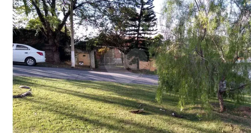 Casa à venda com 3 quartos, sendo 1 suíte,  no centro, vinhedo - sp