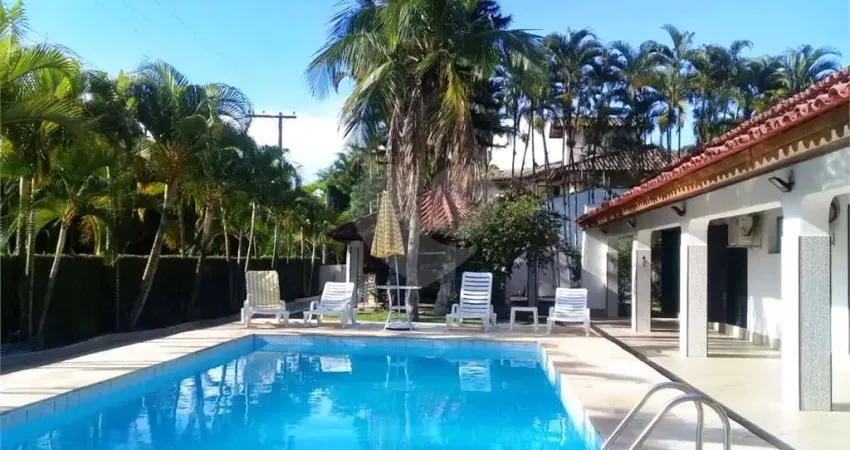 Casa  à venda com 8 quartos, sendo 6 suítes,  no condomínio acapulco, guarujá - sp