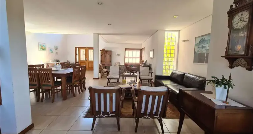 Casa à venda com 4 quartos, sendo 4 suítes, no condomínio santa teresa, itupeva - sp