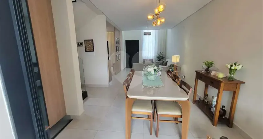 Casa à venda com 3 quartos, sendo 3 suítes, no condomínio Villaggio Maranello, Vinhedo - SP