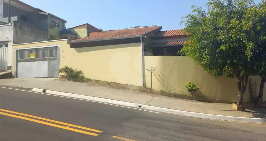 Casa à venda com 3 quartos, sendo 1 suíte,  em capela, vinhedo - sp