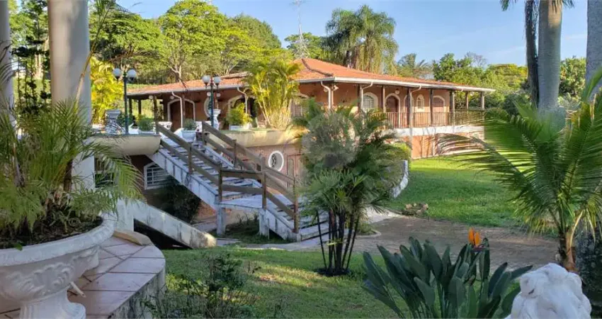 Casa à venda com 4 quartos, sendo 4 suítes, no condomínio vale do itamaraca, valinhos - sp