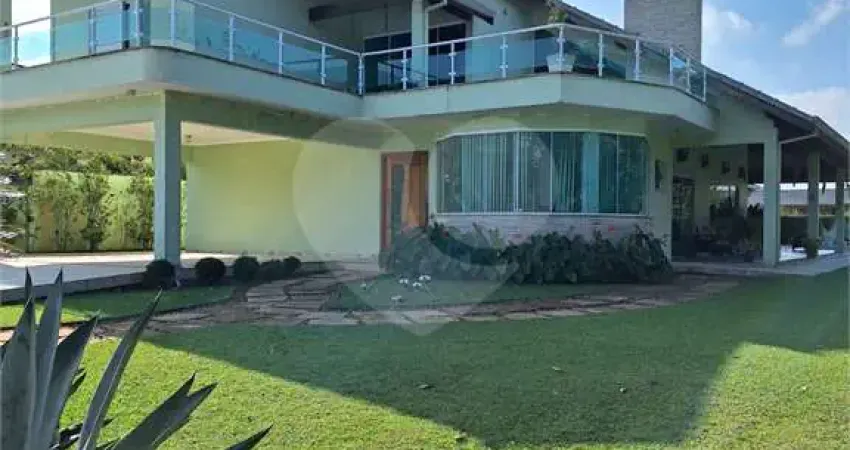 Casa  à venda com 4 quartos, sendo 4 suítes,  no condomínio bougainville, peruíbe - sp