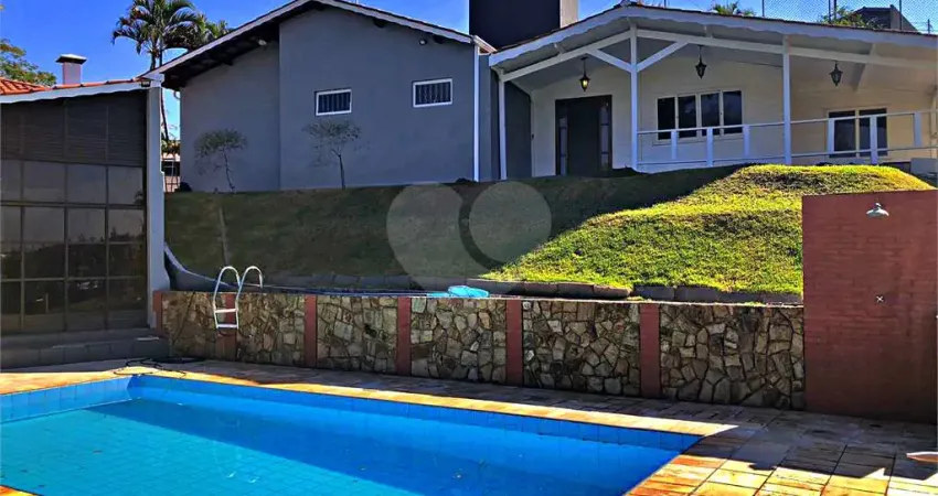 Casa à venda ou para alugar com 4 quartos, sendo 2 suítes, no condomínio estância marambaia, vinhedo - sp