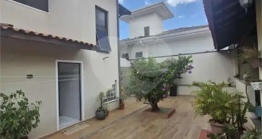 Casa à venda com 4 quartos, sendo 2 suítes, no condomínio Grape Village, Vinhedo - SP