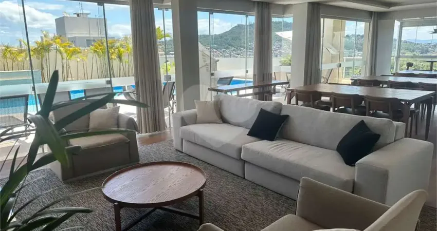 Apartamento à venda ou para alugar com 2 quartos, sendo 2 suítes, no condomínio Plaza Espana, Florianópolis - SC
