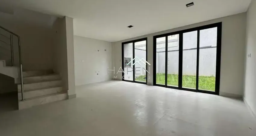 Casa com 3 quartos à venda na Rua Miguel Tschannerl, --, Vista Alegre, Curitiba