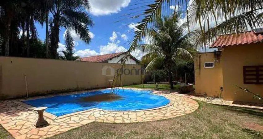 Casa com tres quartos sendo duas suites no condominio Mario Franco