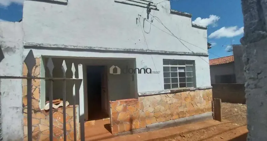 Casa à venda, 2 quartos, 2 vagas, Vila Militar - Uberaba/MG