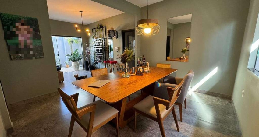 CASA NO BAIRRO FABRICIO COM 2 QUARTOS SENDO 1 SUITE