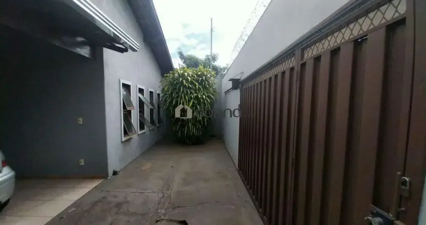 Casa à venda, 2 quartos, 1 suíte, 4 vagas, Beija-Flor II - Uberaba/MG