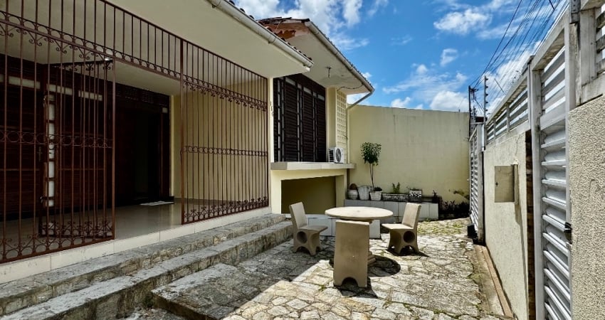 ALUGUEL - CASA AMPLA | 05 DORMITÓRIOS | JAGUARIBE