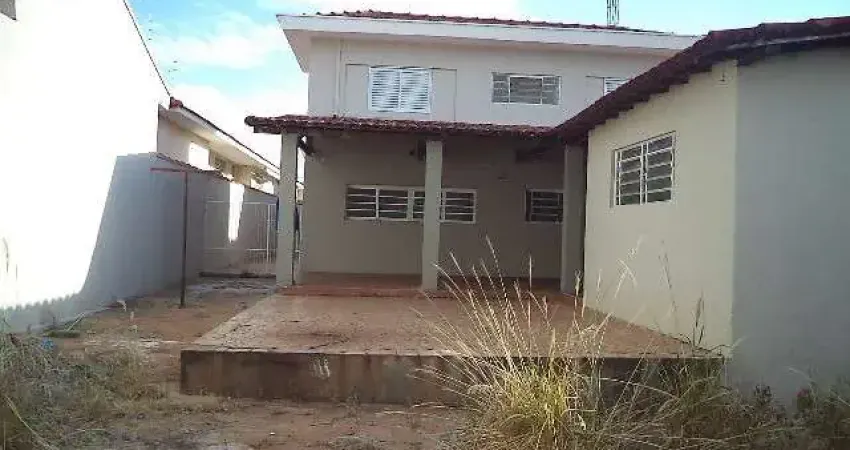 Casa à venda em Rio Preto-SP: 5 quartos, 3 salas, 2 banheiros, 2 vagas de garagem - Bairro Santa Cruz - 329m²