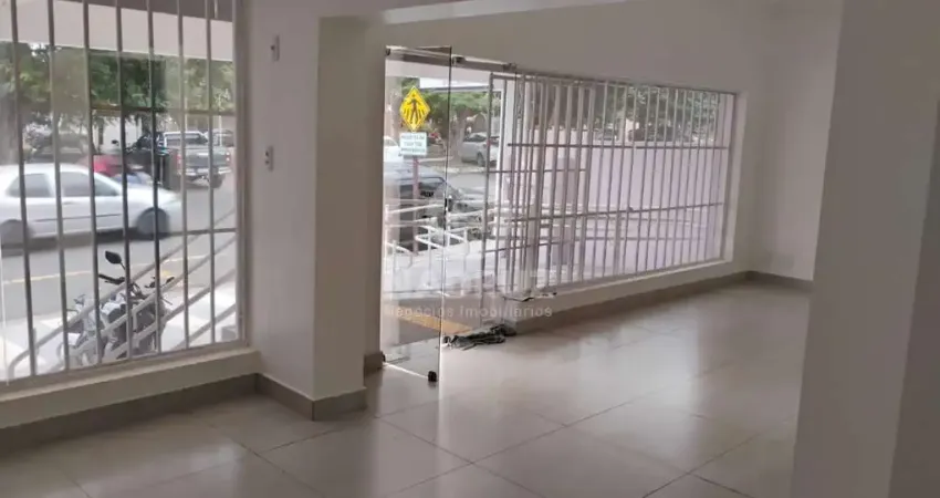 Casa comercial para locação em São José do Rio Preto-SP na Vila Santa Cruz: 2 quartos, 2 salas, 2 banheiros, 1 vaga, 240m².