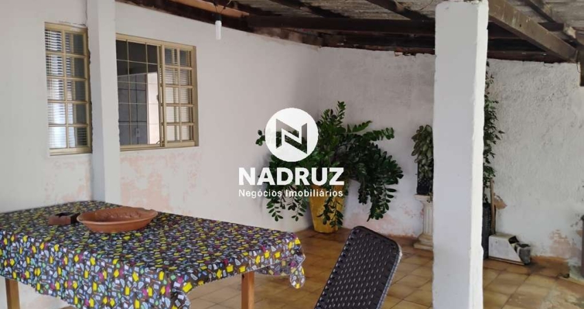 Casa à venda em São José do Rio Preto-SP, Conjunto Habitacional Cristo Rei: 2 quartos, 1 sala, 1 banheiro, 3 vagas, 120,00 m².