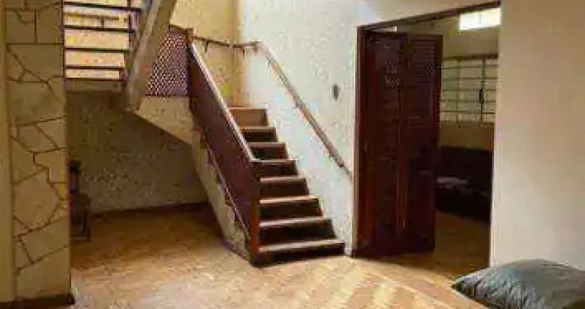 Casa com 7 dormitórios à venda, 413 m² por R$ 1.600.000,00 - Santos Dumont - Uberaba/MG