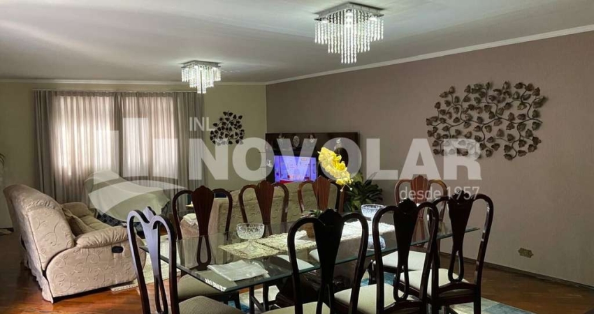 Sobrado com 3 suítes e armários, sala em 2 Ambientes, copa/cozinha planejada, 4 banheiros
